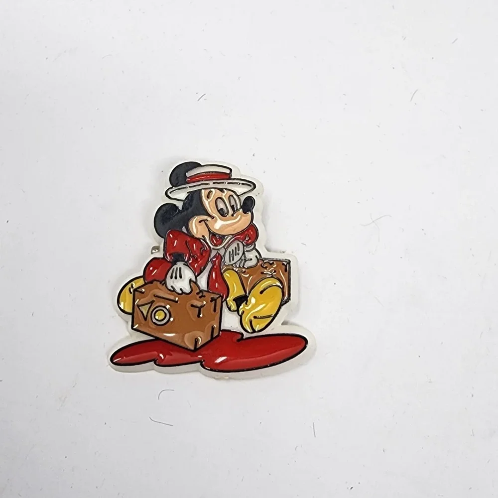 Vintage Disney World 1980s Traveling Mickey Mouse Traveling Man‎ Suitcase Pin